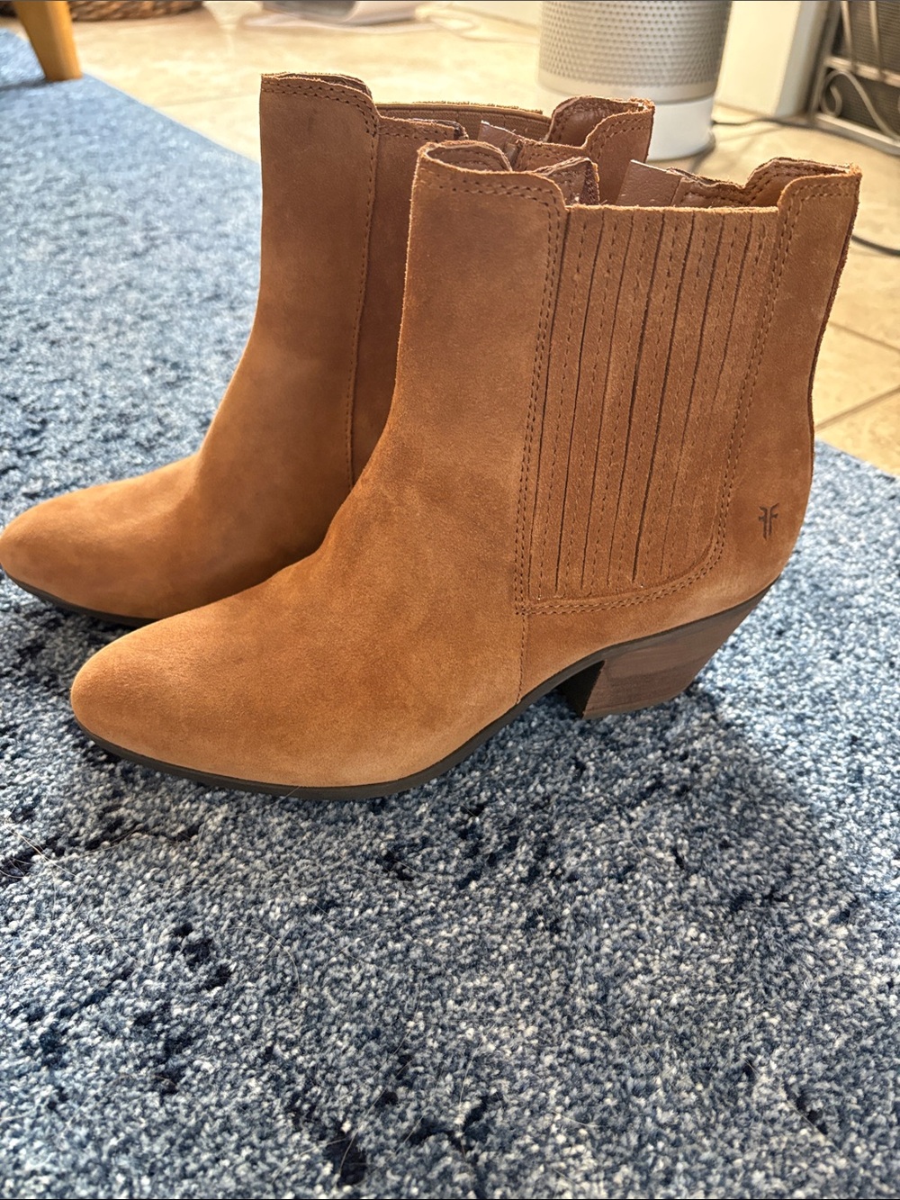 FRYE AND CO. Suede Chelsea Ankle Boots in Chestnut Brown